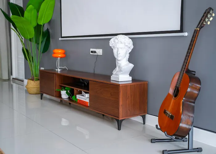 5 Star Spacious & Bright 4br House With Cinema * Bangkok