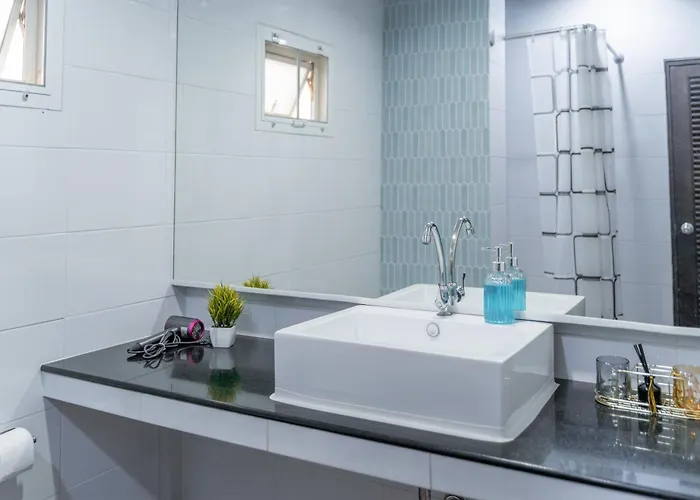 5 Star Spacious & Bright 4br House With Cinema Bangkok