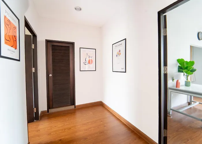 5 Star Spacious & Bright 4br House With Cinema