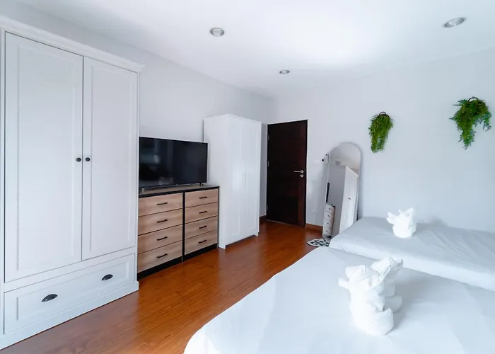 5 Star Spacious & Bright 4br House With Cinema Bangkok