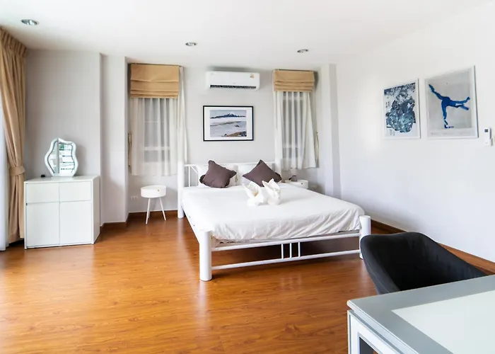5 Star Spacious & Bright 4br House With Cinema Bangkok