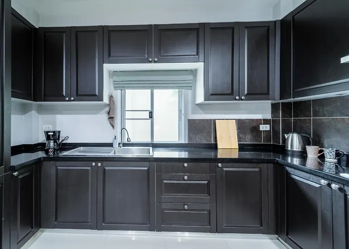 5 Star Spacious & Bright 4br House With Cinema Ferienhaus