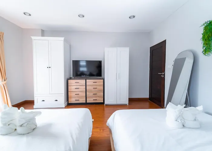5 Star Spacious & Bright 4br House With Cinema * Bangkok