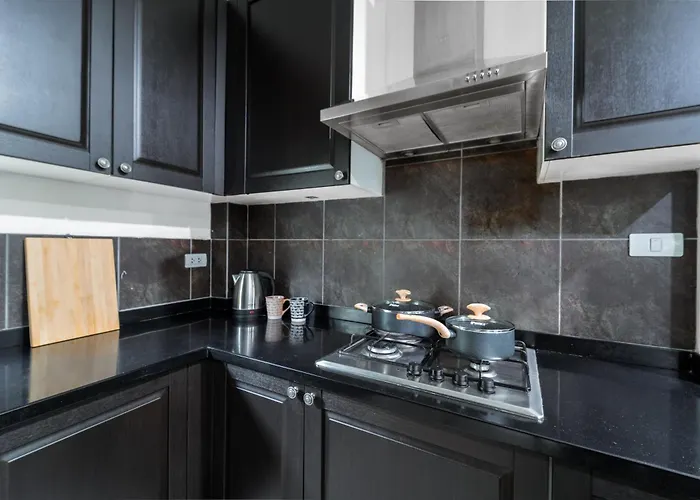 5 Star Spacious & Bright 4br House With Cinema Ferienhaus *