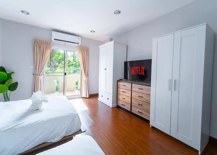 5 Star Spacious & Bright 4br House With Cinema Ferienhaus Bangkok