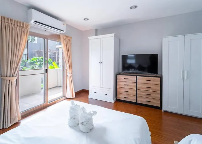5 Star Spacious & Bright 4br House With Cinema Ferienhaus Bangkok