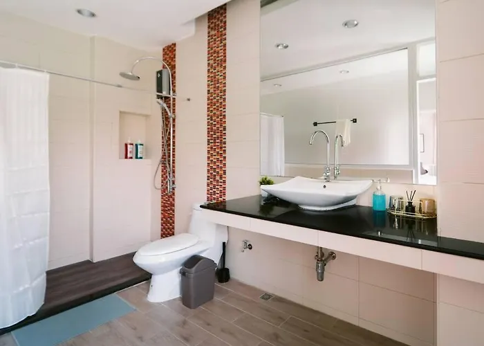 5 Star Spacious & Bright 4br House With Cinema