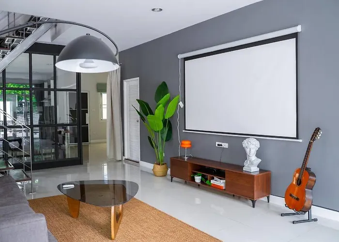 Ferienhaus 5 Star Spacious & Bright 4br House With Cinema