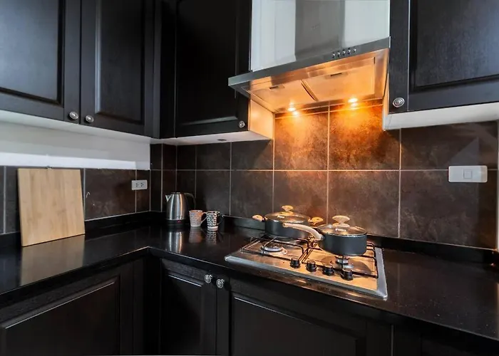 Ferienhaus 5 Star Spacious & Bright 4br House With Cinema Bangkok